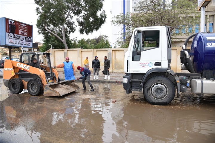 صور.. شعراوي ورسلان يتابعان سحب المياه بمصر الجديدة