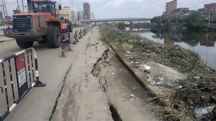 عاجل.. هبوط أرضي بطريق مجمع المواقف ببنها 