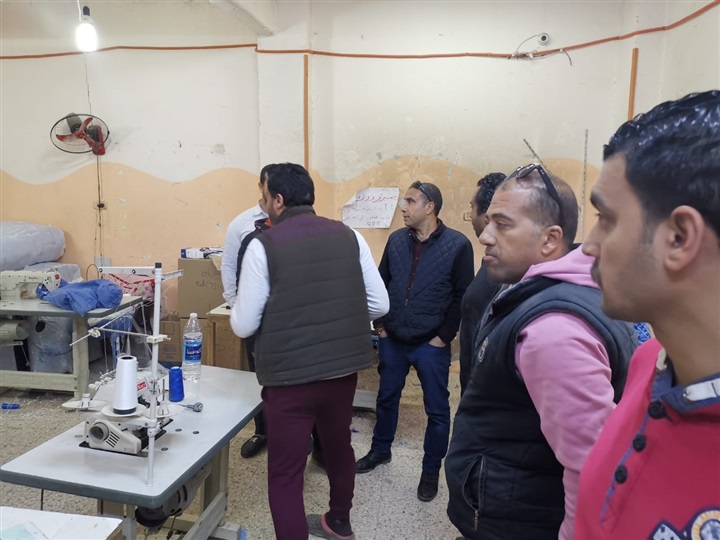 شاهد.. حماية المستهلك يضبط مصنع غير مرخص لتصنيع الكمامات والمطهرات الطبيه مجهولة المصدر