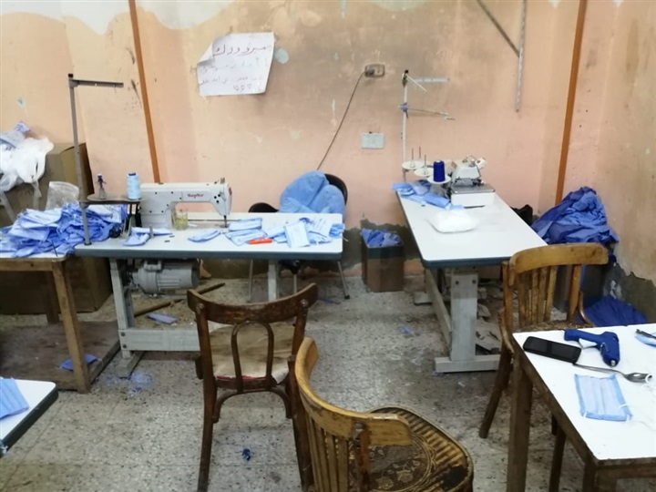 شاهد.. حماية المستهلك يضبط مصنع غير مرخص لتصنيع الكمامات والمطهرات الطبيه مجهولة المصدر