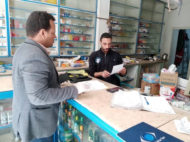 شاهد.. حماية المستهلك يضبط مصنع غير مرخص لتصنيع الكمامات والمطهرات الطبيه مجهولة المصدر