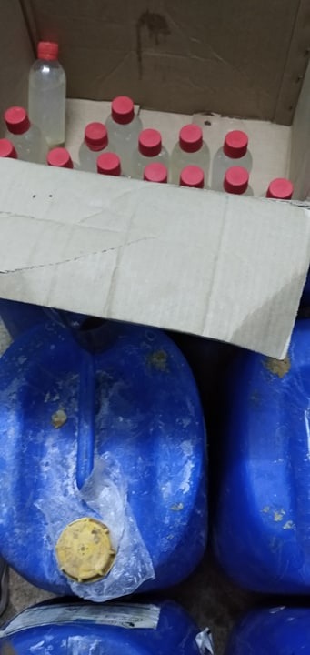 شاهد.. حماية المستهلك يضبط مصنع غير مرخص لتصنيع الكمامات والمطهرات الطبيه مجهولة المصدر