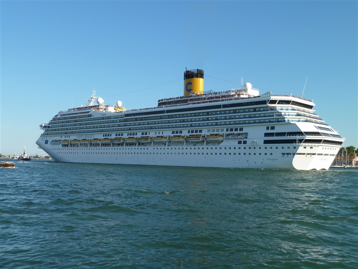 نجاح عبور سفينة ركاب إيطاليا لقناة السويس ضمن إجراءات خاصة للإرشاد عن بعد