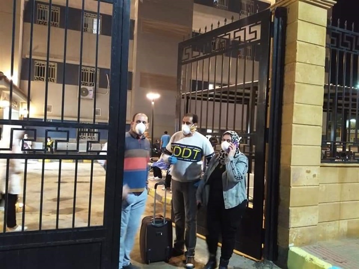 فرح فى مستشفى قها عقب خروج ٣ حالات كورونا