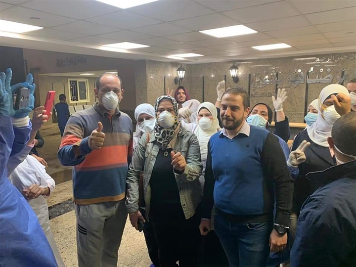 فرح فى مستشفى قها عقب خروج ٣ حالات كورونا