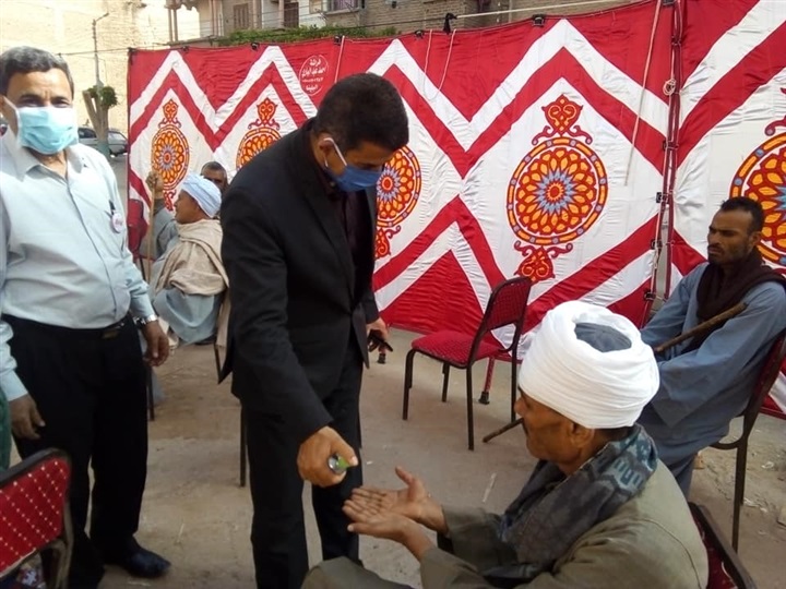 محافظ سوهاج: صرف المعاشات دون معوقات بالتنسيق مع الأجهزة المعنية