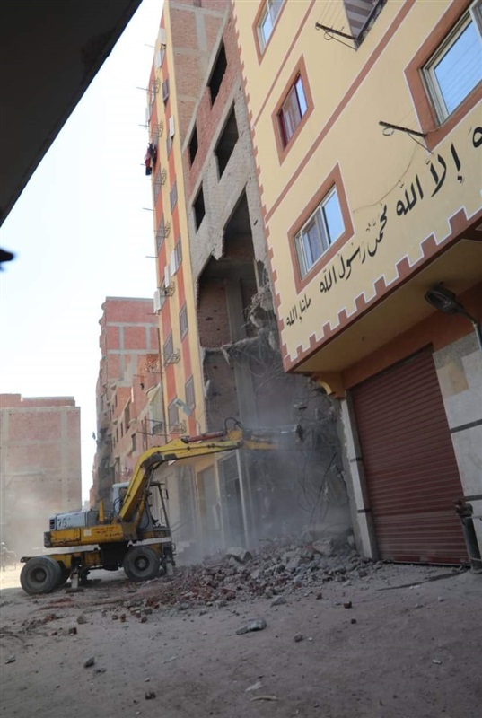 محافظ الجيزة: إزالة العقارات المتعدية علي حرم محور الضبعة حتي سطح الأرض