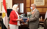 وزيرة الصحة تهنئ الدكتورة نعيمة القصير لتوليها مهام منصب ممثل منظمة الصحة العالمية الجديد في مصر