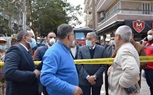 محافظ المنيا يتفقد موقع عقار آيل للسقوط بحي شمال المدينة