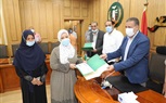 بالتعاون مع جمعية الأورمان.. محافظ المنوفية يسلم مساعدات مالية للعرائس الأيتام.. ويقدم هدية لكل عروس