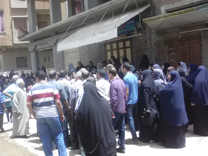 بالصور.. جنازة "شهيد العريش" في كفر الشيخ تتحوّل لمظاهرة ضد الإرهاب