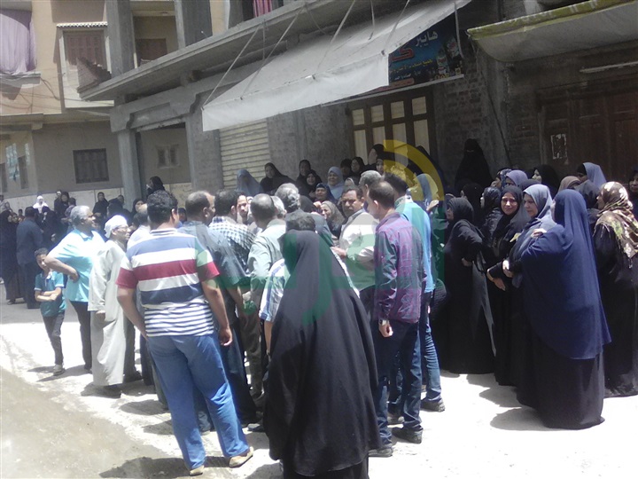 بالصور.. جنازة "شهيد العريش" في كفر الشيخ تتحوّل لمظاهرة ضد الإرهاب