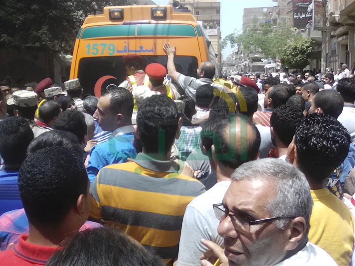 بالصور.. جنازة "شهيد العريش" في كفر الشيخ تتحوّل لمظاهرة ضد الإرهاب