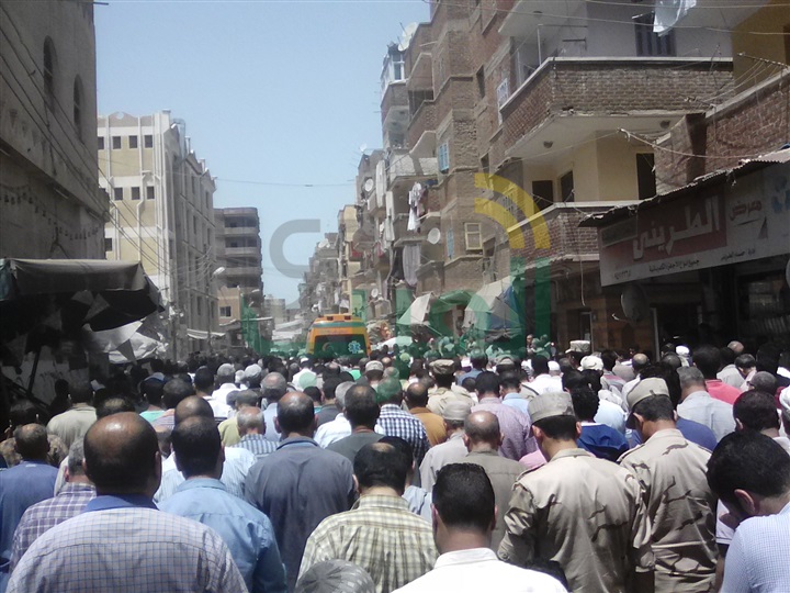 بالصور.. جنازة "شهيد العريش" في كفر الشيخ تتحوّل لمظاهرة ضد الإرهاب