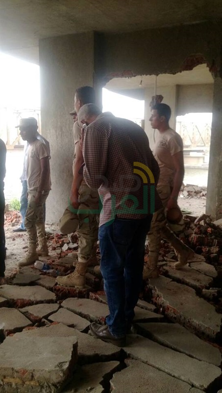 بالصور.. إخلاء برج سكنى استعدادًا لتفجيره على أملاك الرى ببنها