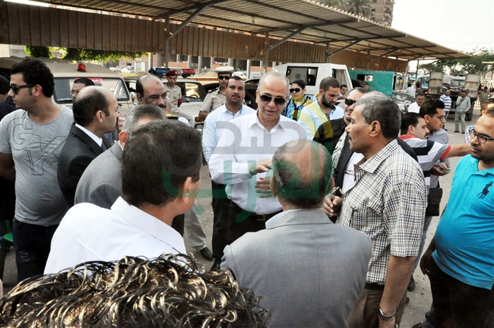 بالصور.. نسف برج سكنى مخالف ببنها