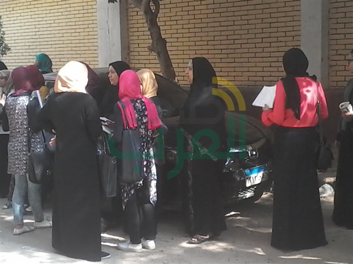بالصور.. محيط لجان الثانوية العامة ببنها بلا خدمات أمنية