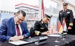 بالفيديو.. قائد القوات البحرية يرفع العلم المصرى على الفرقاطة 