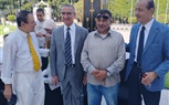 مواطنون يشاركون أسرة السادات فى إحياء ذكرى النصر عند النصب التذكارى