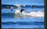 على موجة كاليفورنيا: استمتعوا بركوب الأمواج في شواطئ كاليفورنيا الساحرة بالتزامن مع احتفالات 
