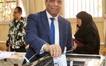سكرتير عام المنوفية والسكرتير المساعد يدليان بأصواتهم في الانتخابات الرئاسية بمدرسة الوعى القومى 