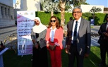 وزيرة التنمية المحلية وعميد كلية التعليم المستمر يتفقدان معرضي 