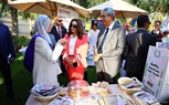 وزيرة التنمية المحلية وعميد كلية التعليم المستمر يتفقدان معرضي 