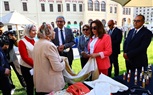 وزيرة التنمية المحلية وعميد كلية التعليم المستمر يتفقدان معرضي 
