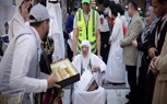 أجواء إيمانية وتيسرات كبيرة.... توافد حجاج بعثه حج القرعة من المدينة المنورة الى مكة المكرمة