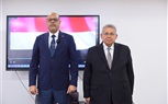 وزير العمل يُسلم شهادات إجتياز دورة تدريبية على مهنة 