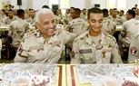 الفريق أول / عبد المجيد صقر القائد العام للقوات المسلحة  يلتقى عدداً من مقاتلى الجيش الثانى الميدانى وكلية الضباط الإحتياط ومعهد ضباط الصف المعلمين 