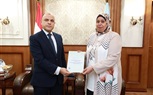 محافظ كفر الشيخ يُسلّم 20 عقد تقنين للمستفيدين من أراضي الدولة 