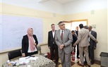 محافظ الجيزة يتابع سير العملية الانتخابية ميدانيًا بأحياء الدقي وجنوب الجيزة 