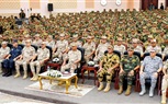 الفريق أول عبد المجيد صقر القائد العام للقوات المسلحة وزير الدفاع والإنتاج الحربى  يلتقى بعدد من مقاتلى القوات الخاصة من المظلات والصاعقة