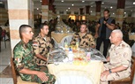 الفريق أول عبد المجيد صقر القائد العام للقوات المسلحة وزير الدفاع والإنتاج الحربى  يلتقى بعدد من مقاتلى القوات الخاصة من المظلات والصاعقة