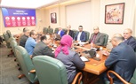 وزير العمل يلتقي وفدًا من شركة 