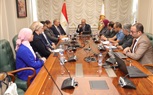 وزير العمل يلتقي وفدًا من شركة 