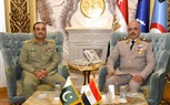  وزير الدفاع والفريق أحمد خليفة يلتقيان رئيس أركان القوات البرية الباكستانية