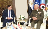 على هامش إفتتاح المعرض الدولى للصناعات الدفاعية ( EDEX – 2025 ) فى نسخته الرابعة  وزير الدفاع والإنتاج الحربى والفريق أحمد خليفة يلتقيان عدداً من قادة الوفود العسكرية