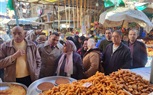 وكيل وزارة التموين ورئيسة حي وسط في جولات لمتابعة الأسواق وتوافر السلع بالإسكندرية