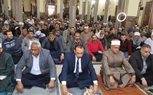 محافظ سوهاج يؤدي صلاة الجمعة بمسجد العارف بالله بحي غرب ويلتقي المواطنين