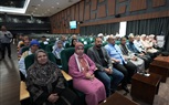 محافظ أسيوط يسلم تأشيرات السفر وملابس الإحرام لعدد من حجاج الجمعيات الأهلية استعدادًا لموسم الحج