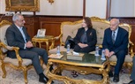 وزير الدولة للإنتاج الحربي يبحث مع خبير دولى أوجه تعظيم الاستفادة من الطاقة الشمسية الحرارية