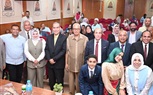 جامعة سوهاج تكرم محمد عميرة أمين كلية الآداب لبلوغه سن المعاش 