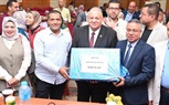 جامعة سوهاج تكرم محمد عميرة أمين كلية الآداب لبلوغه سن المعاش 