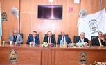جامعة سوهاج تكرم محمد عميرة أمين كلية الآداب لبلوغه سن المعاش 