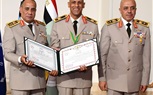  الفريق أشرف سالم زاهر وزير الدفاع يكرم عددًا من قادة القوات المسلحة أوفوا العطاء