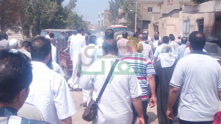 بالصور.. أهالي طوخ يشيعون جنازة شهيد سيناء
