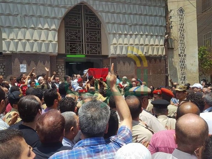 بالصور.. الآلاف يشيعون جنازة الشهيد "خالد المغربى" فى القليوبية