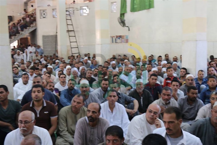 بالفيديو والصور.. جنازة شهيد رفح تتحوّل لمظاهرة ضد الإرهاب بكفر الشيخ